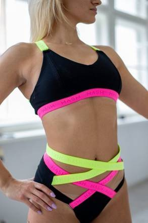 TOP LARA SCHWARZ MIT NEON-FINISH