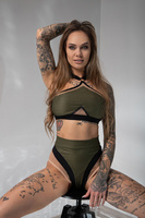 SET - TRIANGLE TOP AND SELFLOVE SHORTS OLIVE